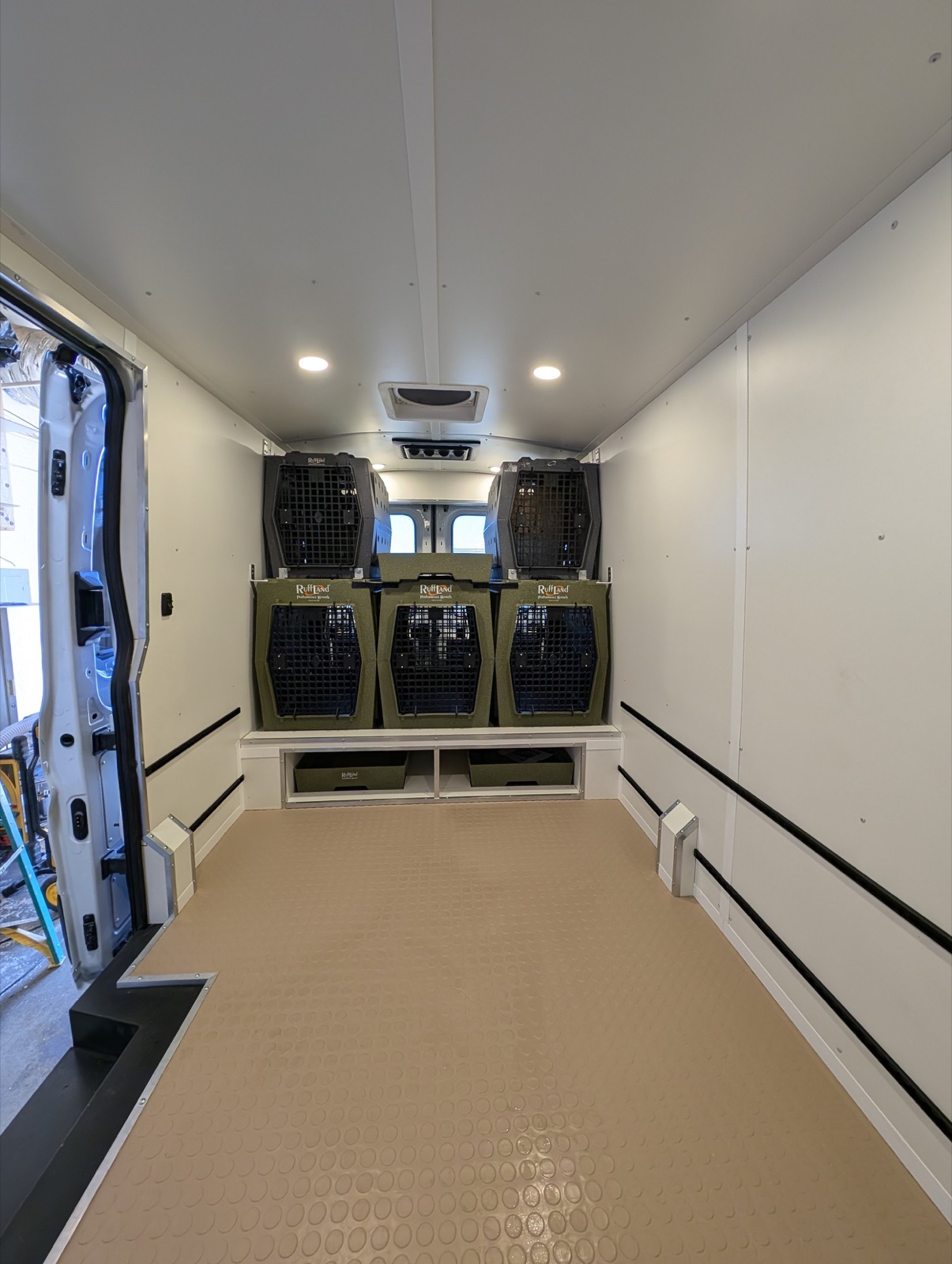 Dog Show Transport mobile business build